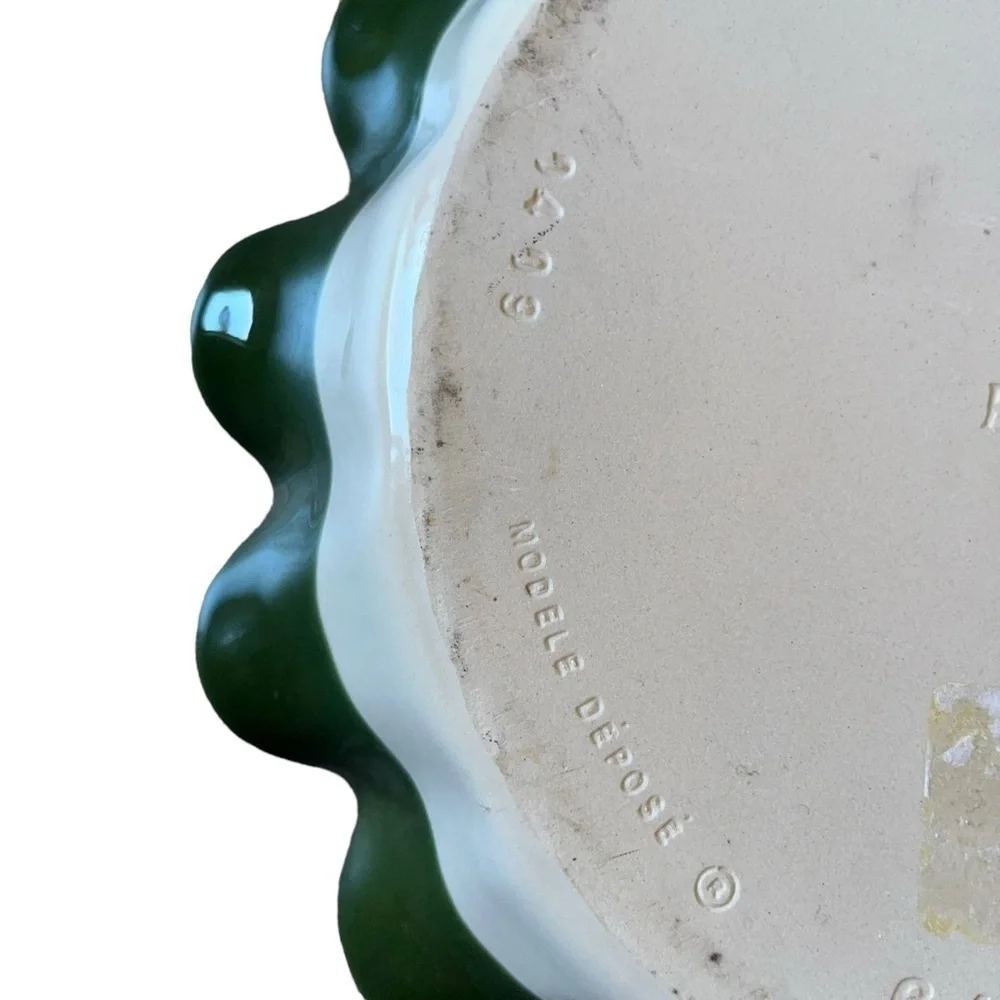 Emile Henry French Ceramic Artisan Ruffled 1 Pie Dish